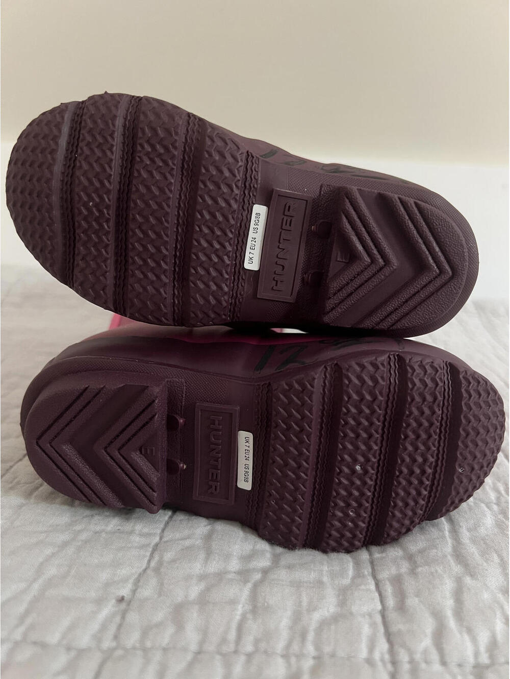 Hunter Big Kids Two Tone Original Rain Boots, Mauve/Purple/Pink - Picture 6 of 8